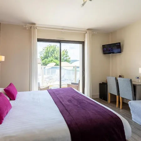 乌斯塔尔韦扎克酒店 韦扎克