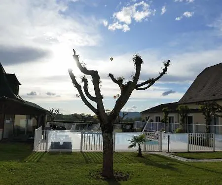 乌斯塔尔韦扎克酒店 3*