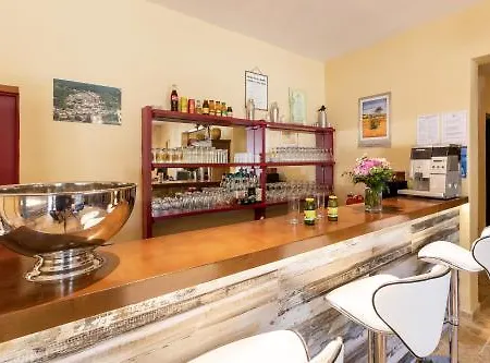 乌斯塔尔韦扎克酒店