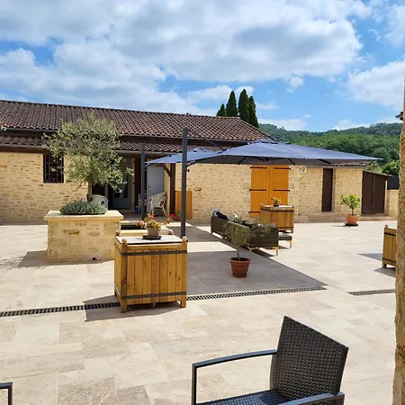 乌斯塔尔韦扎克酒店 韦扎克