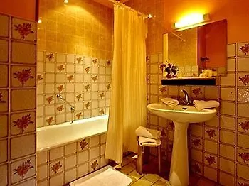 L'oustal De ホテル 3*