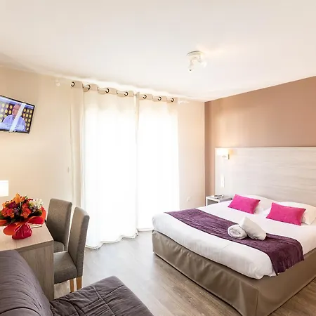 乌斯塔尔韦扎克酒店 酒店