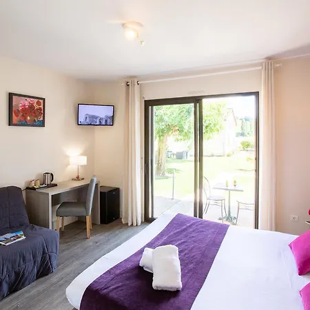 乌斯塔尔韦扎克酒店 酒店 韦扎克