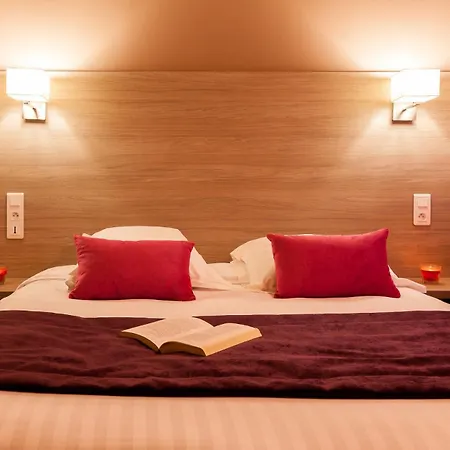 乌斯塔尔韦扎克酒店 3*